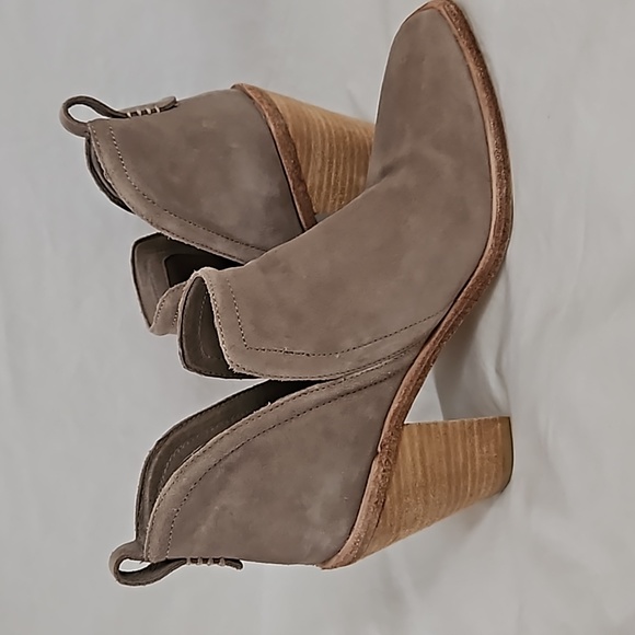 Jeffrey Campbell Rosee Bootie Suede Size 9.5 Gray Taupe - Picture 15 of 16